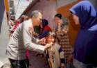 Polrestabes-Surabaya-Salurkan-Paket-Sembako-Lewat-Program-'Luthfie.Daily-Berbagi'