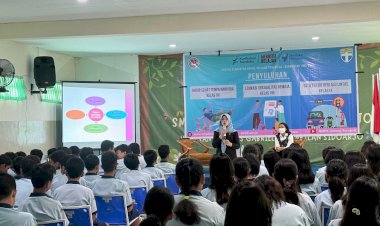 Kanit-PPA-Satreskrim-Polresta-Sidoarjo-Berikan-Edukasi-Bahaya-Seks-Bebas-pada-Siswa-SMP-Katolik-Untung-Suropati