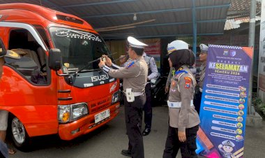 Layanan-Kesehatan-Gratis-Aksi-Simpatik-Polres-Blitar-Edukasi-Pengguna-Jalan-di-Ops-Keselamatan-Semeru