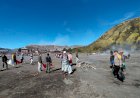 Sambut-Hari-Bhayangkara-ke-79,-Polres-Probolinggo-Bersih---bersih-di-Gunung-Bromo