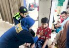 Tim-Dokkes-Polresta-Sidoarjo-Patroli-Kesehatan,-Pantau-Kondisi-Santri-Ponpes-di-Tanggulangin