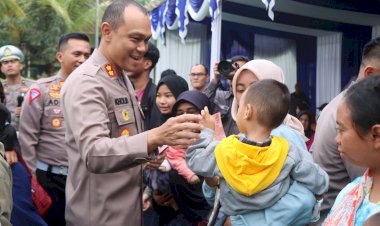 Antusias-Warga-Saat-Polres-Malang-Berangkatkan-Ratusan-Peserta-Balik-Mudik-Gratis-Lebaran-2024