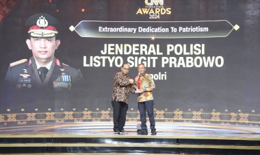 Kapolri-Raih-Penghargaan-Extraordinary-Dedication-of-Patriotism