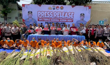 Operasi-Tumpas-Narkoba-Semeru-2024,-Polres-Lumajang-Berhasil-Ungkap-16-Kasus-dan-Bongkar-Ladang-Ganja-di-TNBTS