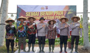 Dukung-Ketahanan-Pangan-Nasional,-Kakorbinmas-Baharkam-Polri-Semai-Padi-di-Kulonprogo