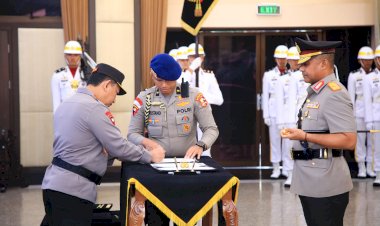 Kapolri-Pimpin-Serah-Terima-Jabatan-6-Pejabat-Tinggi-Polri