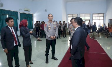 150-Personel-Disiagakan,-Kapolres-Situbondo-Pastikan-Rapat-Pleno-Rekap-Suara-Pilkada-oleh-KPU-Aman