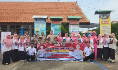 Polsek-Gedangan-Bagikan-Makan-Siang-Bergizi-di-SDN-Gemurung