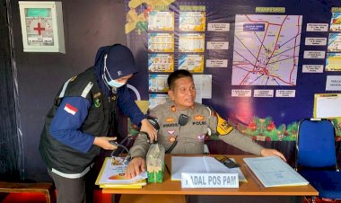 Tim-Dokkes-Polres-Lumajang-Rikkes-Petugas-Posyan-Ops-Lilin-2024,-Pastikan-Kesehatan-Personel