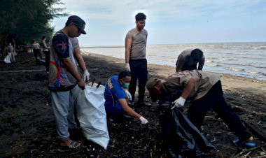 Gerakan-Indonesia-Asri-Polres-Probolinggo-Bersama-Warga-Percantik-Destinasi-Wisata-Pantai