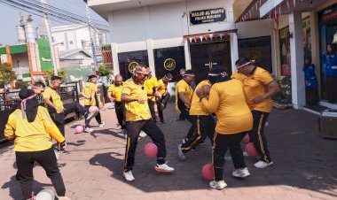 Semarak-HUT-Kemerdekaan-RI-ke-81,-Polsek-Buduran-Gelar-Lomba-Tradisional-Pererat-Soliditas-Personel