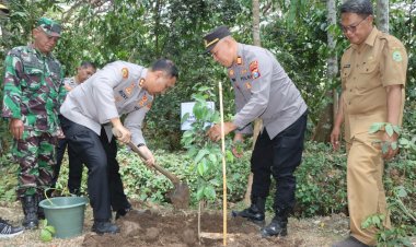 Aksi-Ecology-Policing-Polres-Trenggalek-Selamatkan-Sumber-Mata-Air-Atasi-Kekeringan