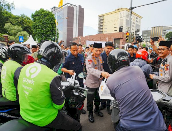 Bagikan Takjil dan Buka Puasa Bersama Bareng Insan Pers Kapolri Suara Media Suara Publik