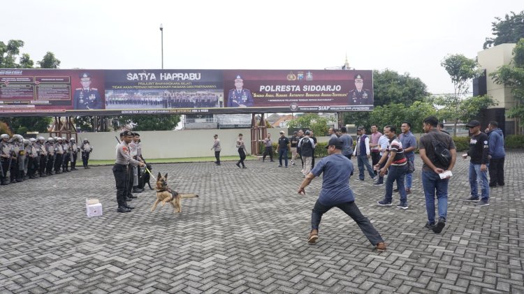 Polresta Sidoarjo Gelar Simulasi Pengendalian Massa