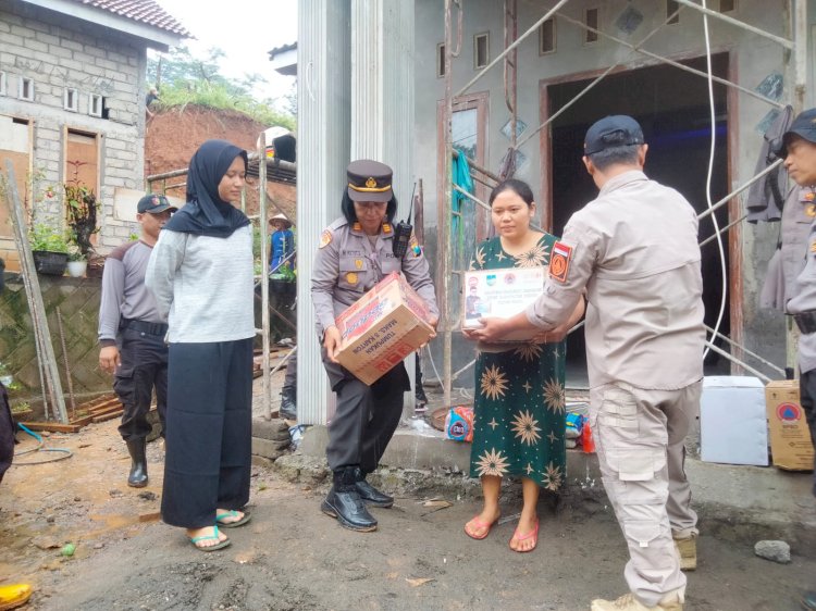 Tanggap Bencana, Polres Kediri Kota Beri Bantuan Untuk Warga Terdampak Tanah Longsor