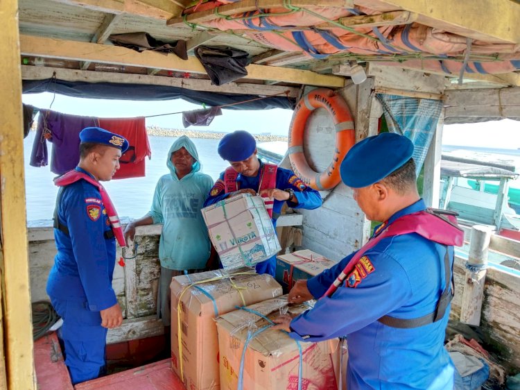 Imbangi Pengamanan WWF di Bali, Polisi Periksa Kapal dan Penumpang di Pelabuhan Jangkar Situbondo