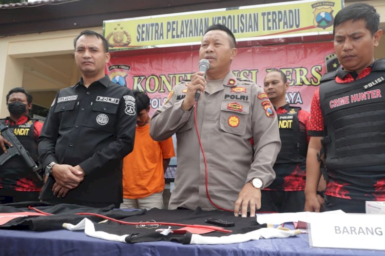 *Polisi Berhasil Amankan 2 Tersangka Bandit Lintas Kota di Surabaya Salah Satunya Residivis*