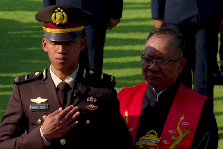 Michael Josua, Perwira Remaja Polri Pertama dan Satu-satunya Penganut Konghucu yang dilantik Presiden Jokowi