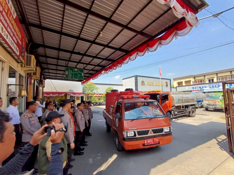 Polres Lamongan Salurkan 112 Ribu Liter Air Bersih Untuk Warga Terdampak Kemarau di 16 Desa 6 Kecamatan