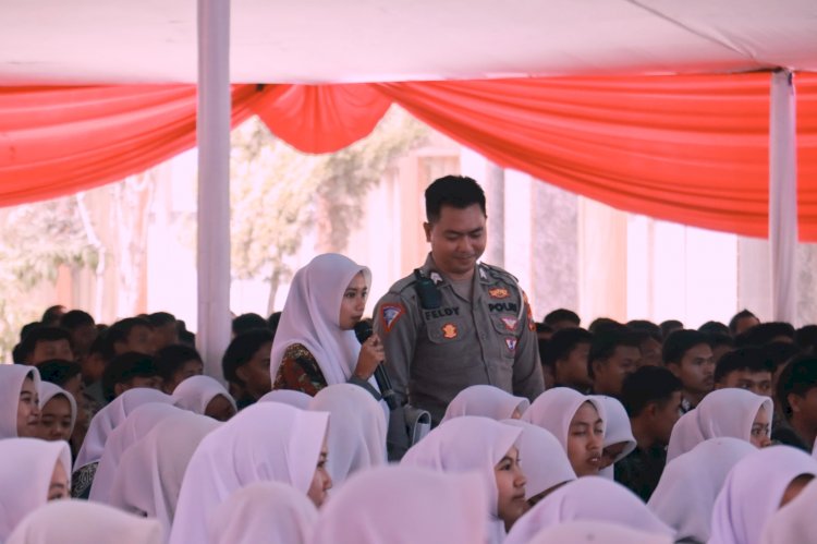 Peduli Pendidikan, Polres Jember Beri Bantuan untuk Ratusan Pelajar di Ruwatan Lantas