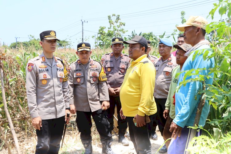 Dukung Asta Cita Polres Tuban Beri Bantuan Pupuk untuk Petani Jagung di Tambakboyo