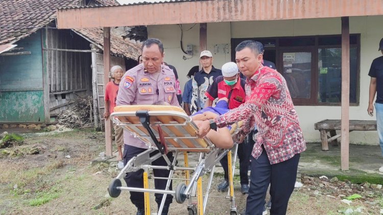 Ipda Purnomo, Polisi Baik Polres Lamongan, Bantu Warga Lumpuh Hidup Sebatang Kara