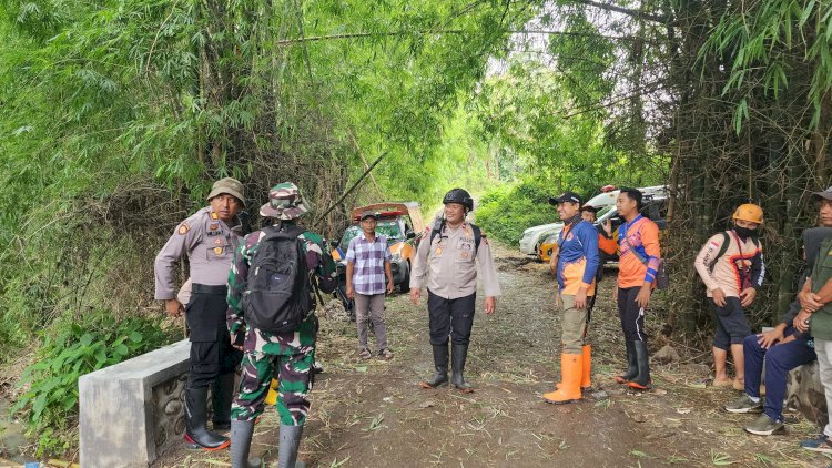 Polres Bondowoso Terjunkan Personel Pencarian Korban Hanyut di Sungai Sampeanbaru