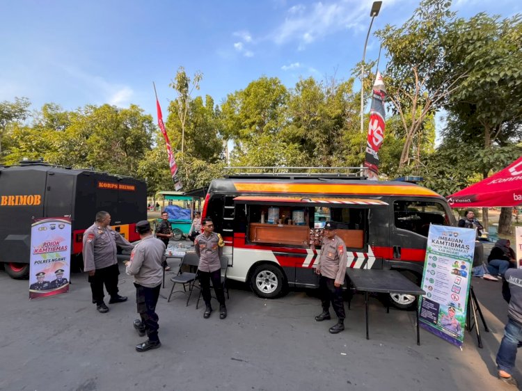 Pojok Kamtibmas Polres Ngawi Hadir di Pasar Krompol Ajak Warga Jaga Kamtibmas