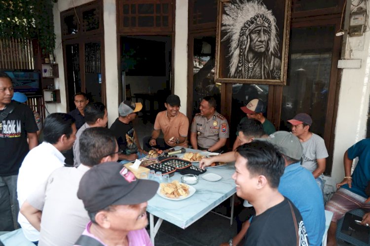 Kapolres Jember Serap Aspirasi Pedagang, Gelar Cangkrukan di Pasar Johar